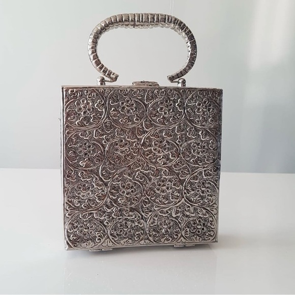 Ramla Royalty Hand-Crafted Bag - Picture 3 of 9